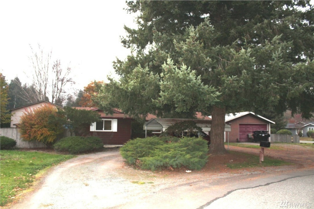 Property Photo:  815 Lucas Dr  WA 98284 