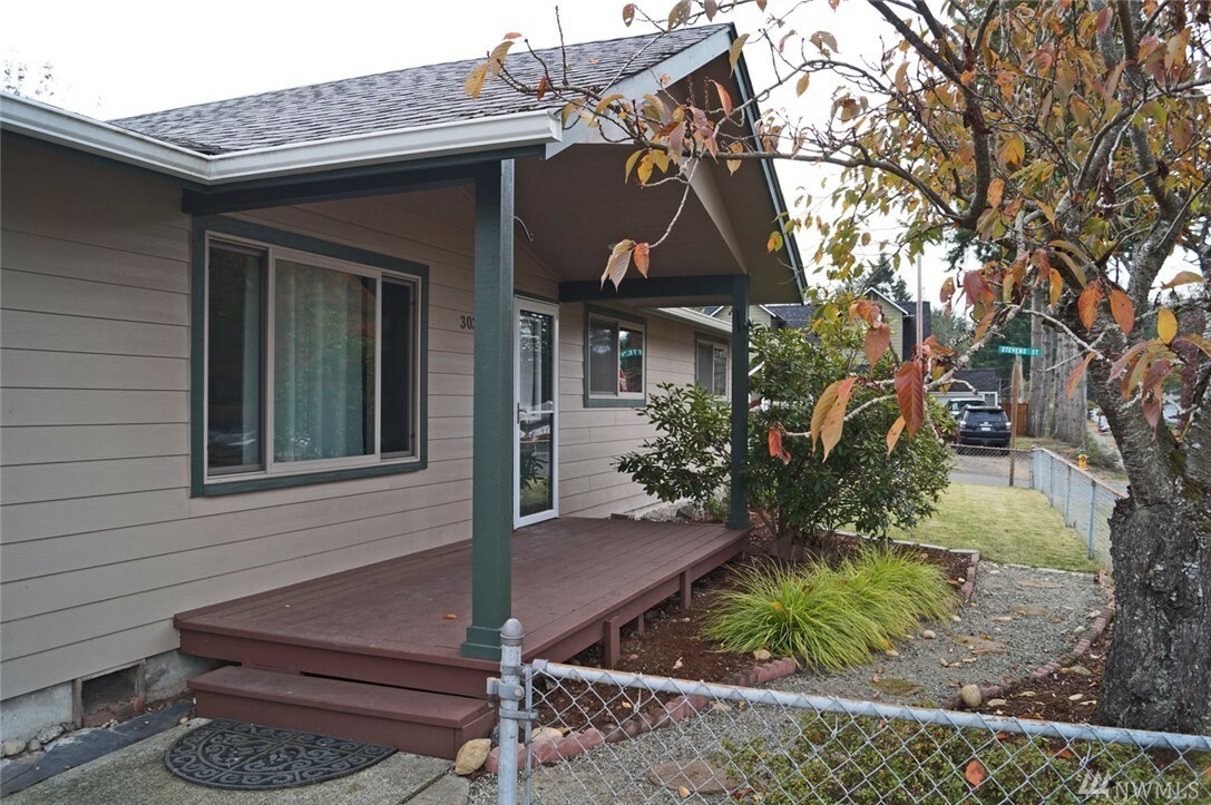 Property Photo:  303 E University Ave  WA 98584 