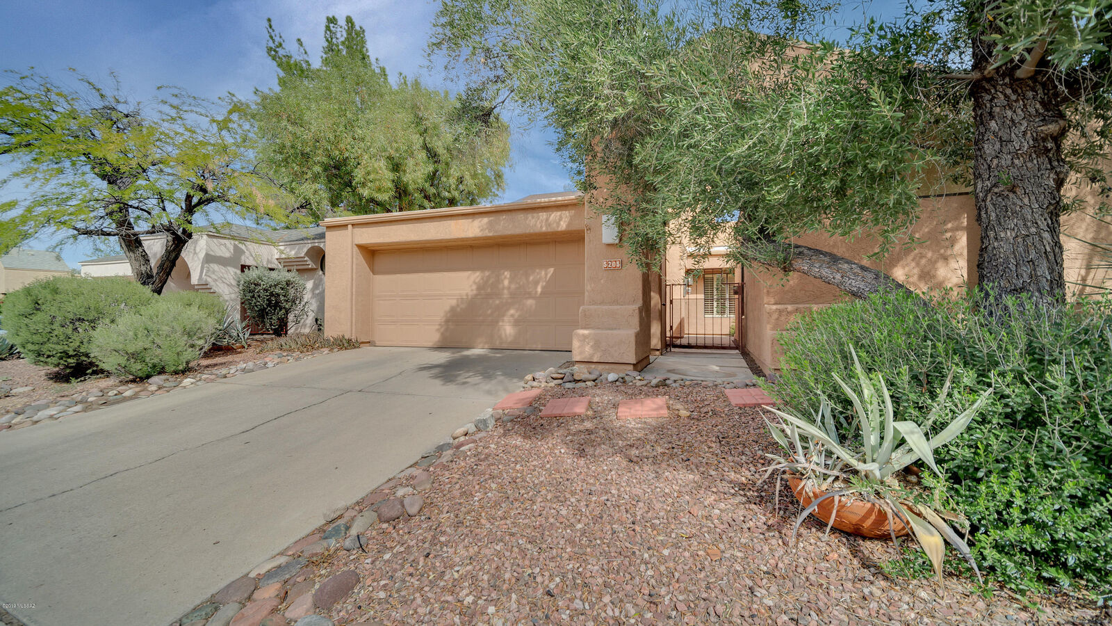 Property Photo:  5205 E Woodspring Drive  AZ 85712 