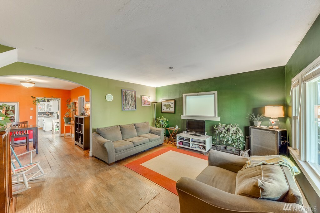 Property Photo: 3224 Rucker Ave WA 98201