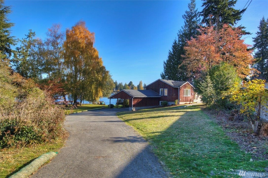 Property Photo:  15504 20th Ave SW  WA 98166 