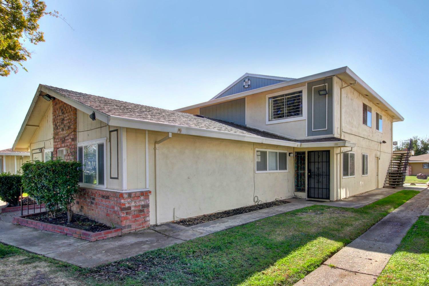 Property Photo:  7328 Franklin Boulevard 2  CA 95823 