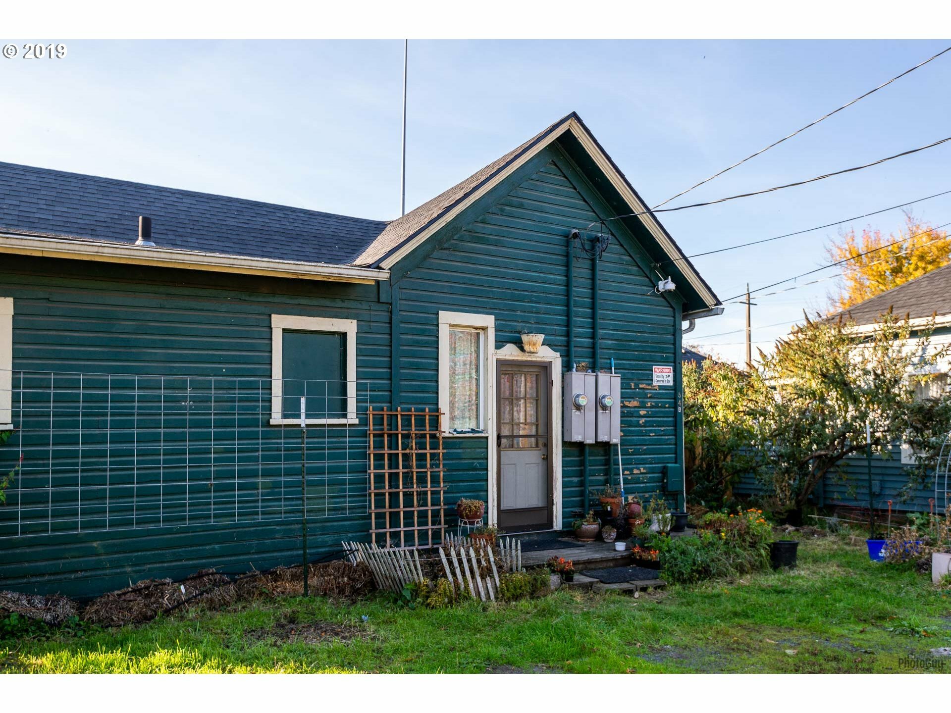 Property Photo: 54 Lawrence Aly OR 97401