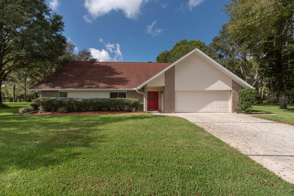 Property Photo:  2603 Southern Oaks Place  FL 33566 