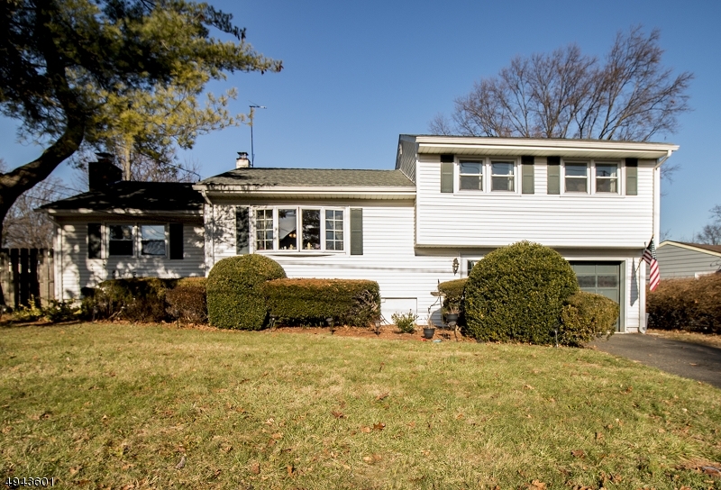 Property Photo:  1 Berry Hill Ct  NJ 07060 