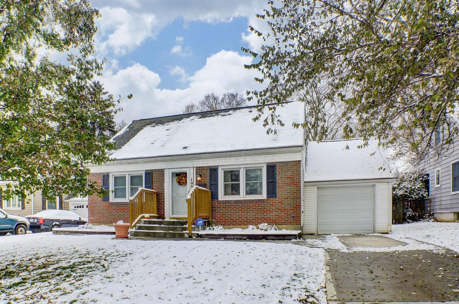 Property Photo: 104 W Lincoln Avenue OH 43085