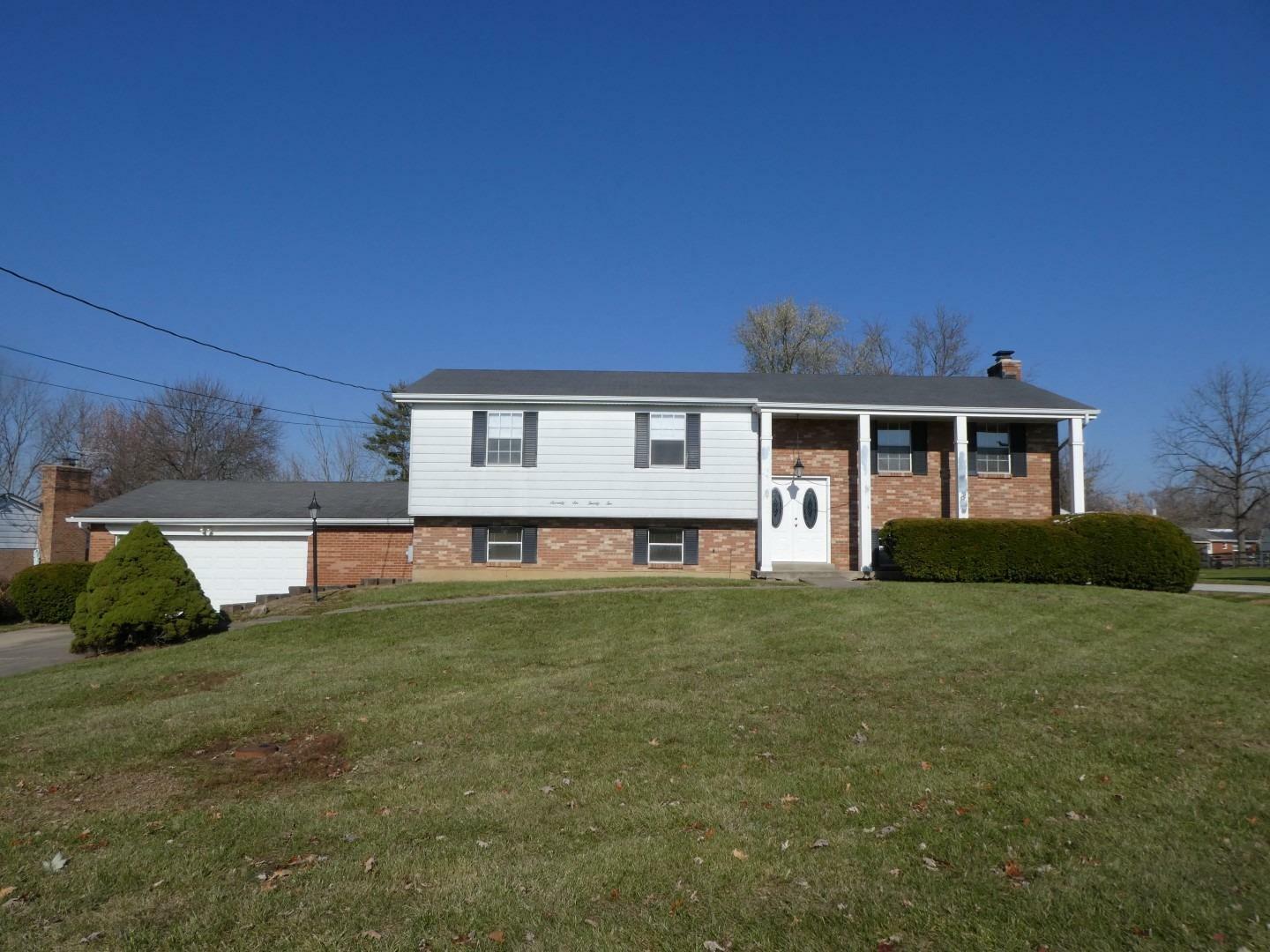 Property Photo: 7622 Delview Dr OH 45069