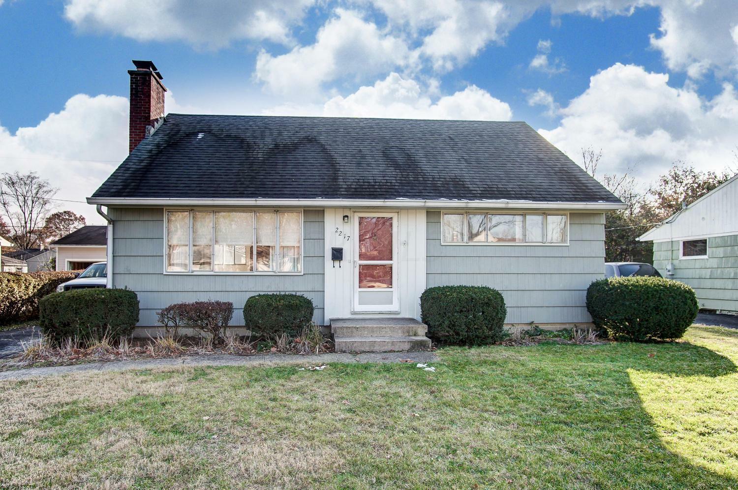 Property Photo:  2217 Shrewsbury Road  OH 43221 