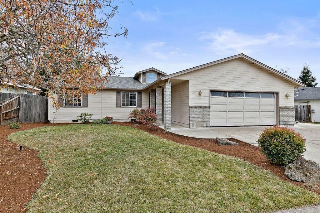 Property Photo:  38 Eagle View Dr Drive  OR 97524 