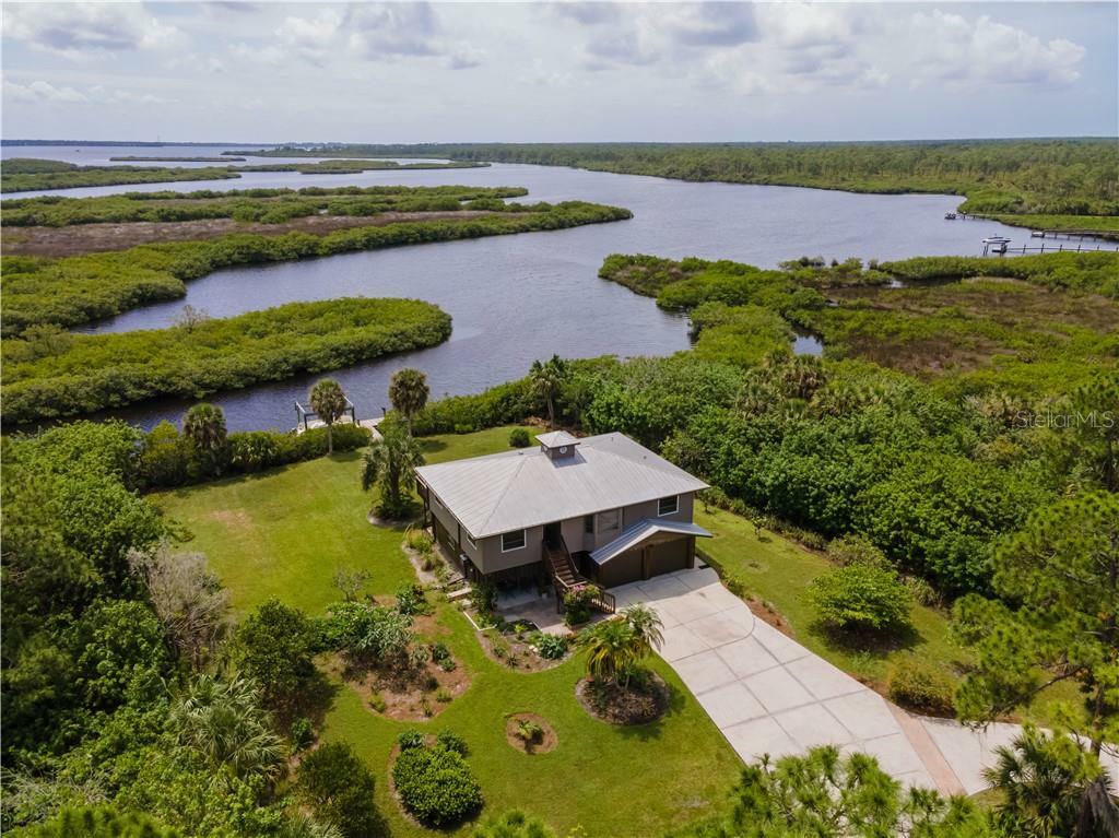 Property Photo: 28 Riverfront Drive FL 34293