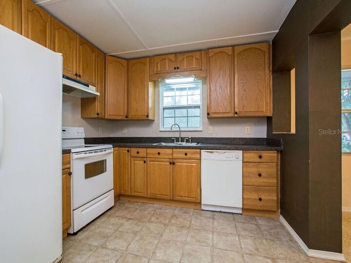 Property Photo:  
