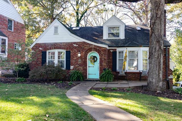 Property Photo: 231 Parkland Avenue 63122