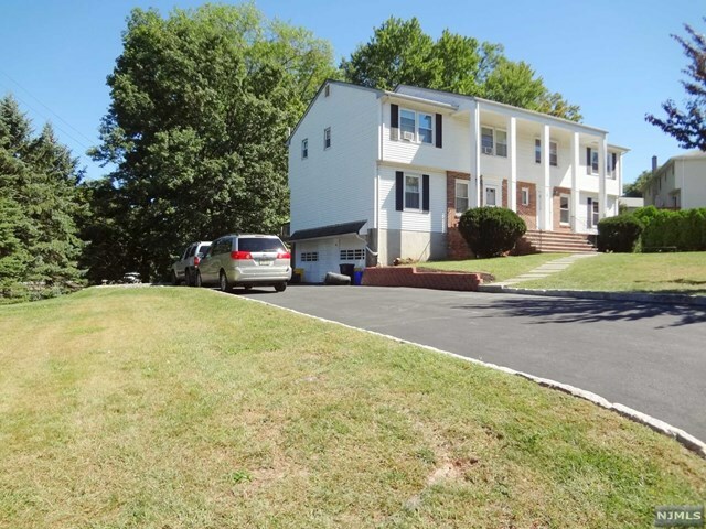 Property Photo:  1 Colby Court  NJ 07035 