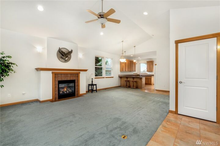 Property Photo: 1701 Grand Ave WA 98274