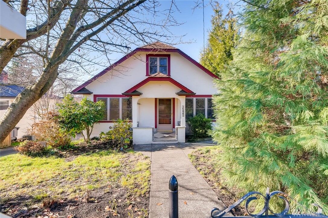 Property Photo:  1523  Lake Avenue S  WA 98055 