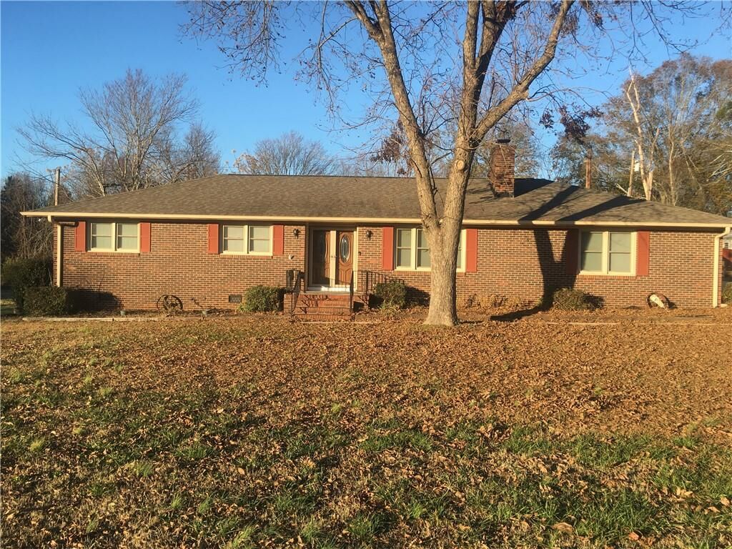 Property Photo:  148 Victorian Drive  SC 29625 