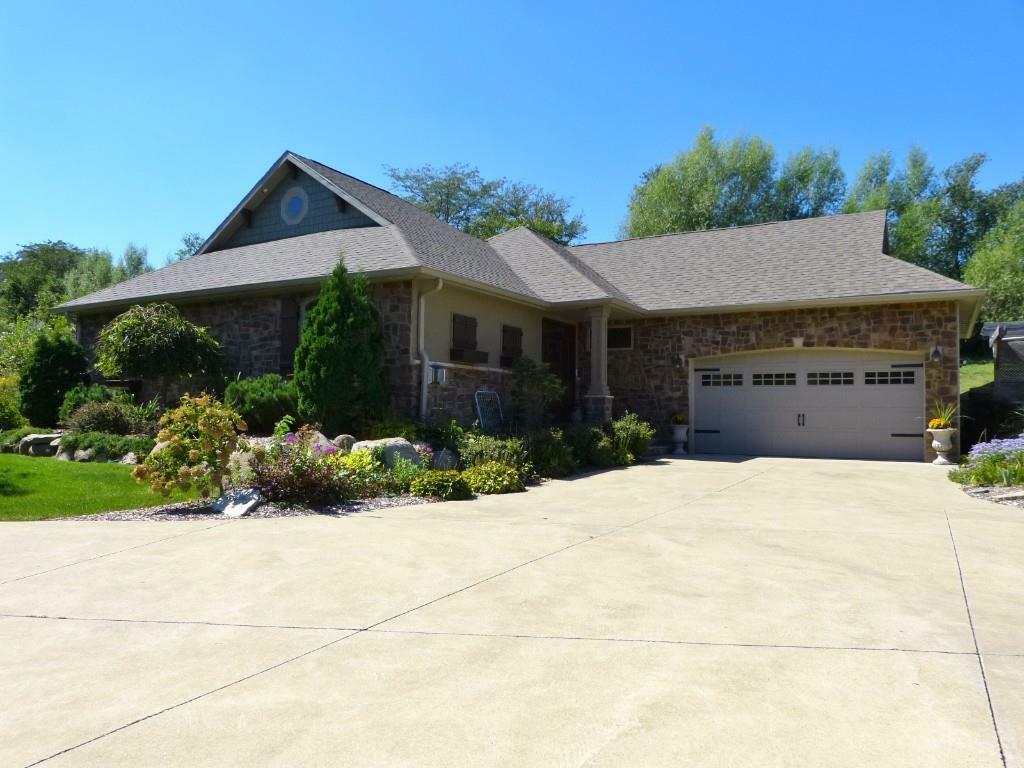 Property Photo:  2282 Dakota Wood Drive  IA 50219 