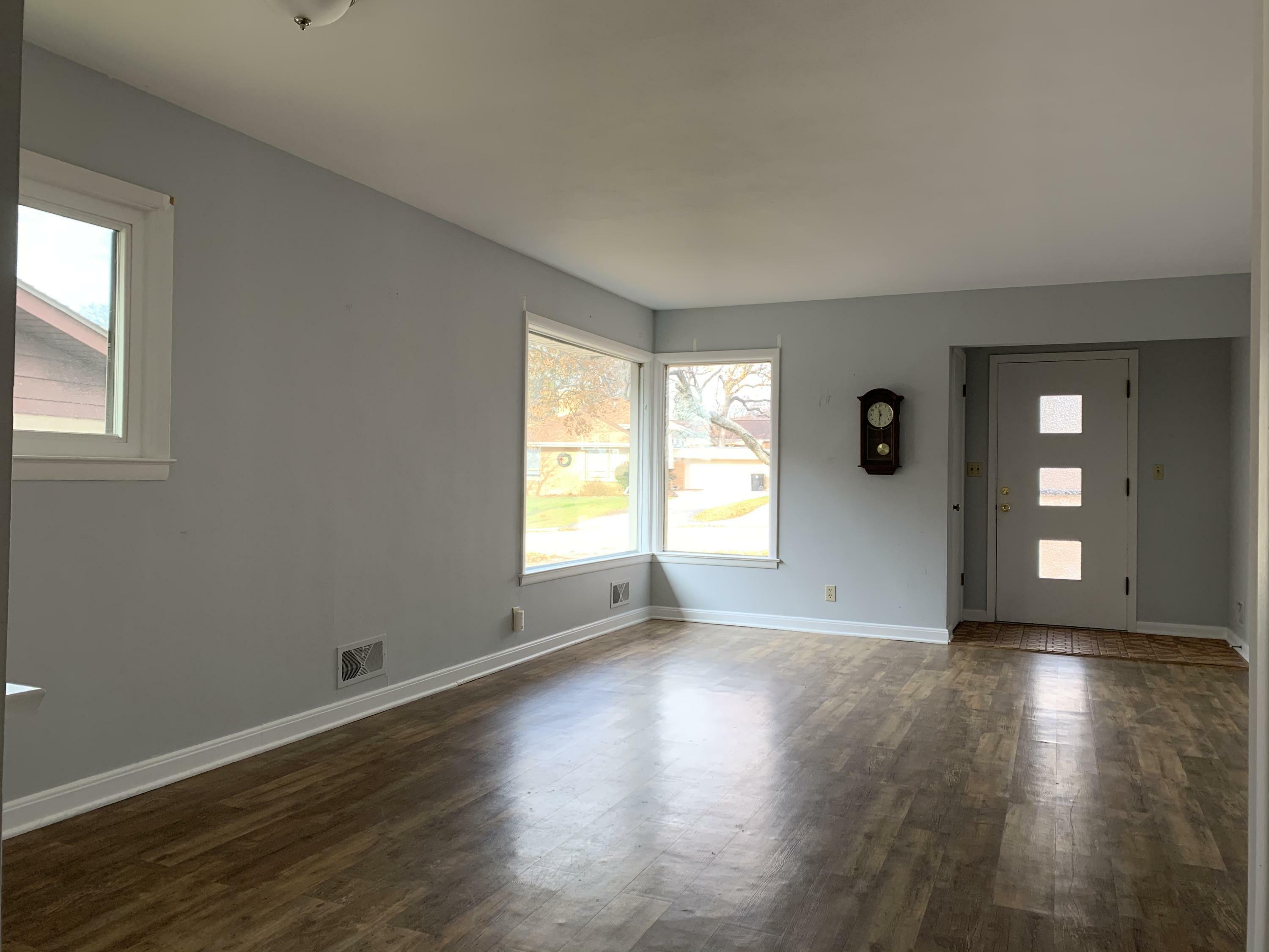 Property Photo:  10105 W Highwood Ave   53222 