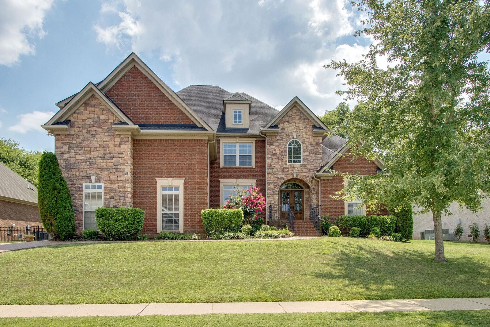 Property Photo: 689 Turnbo Dr TN 37066