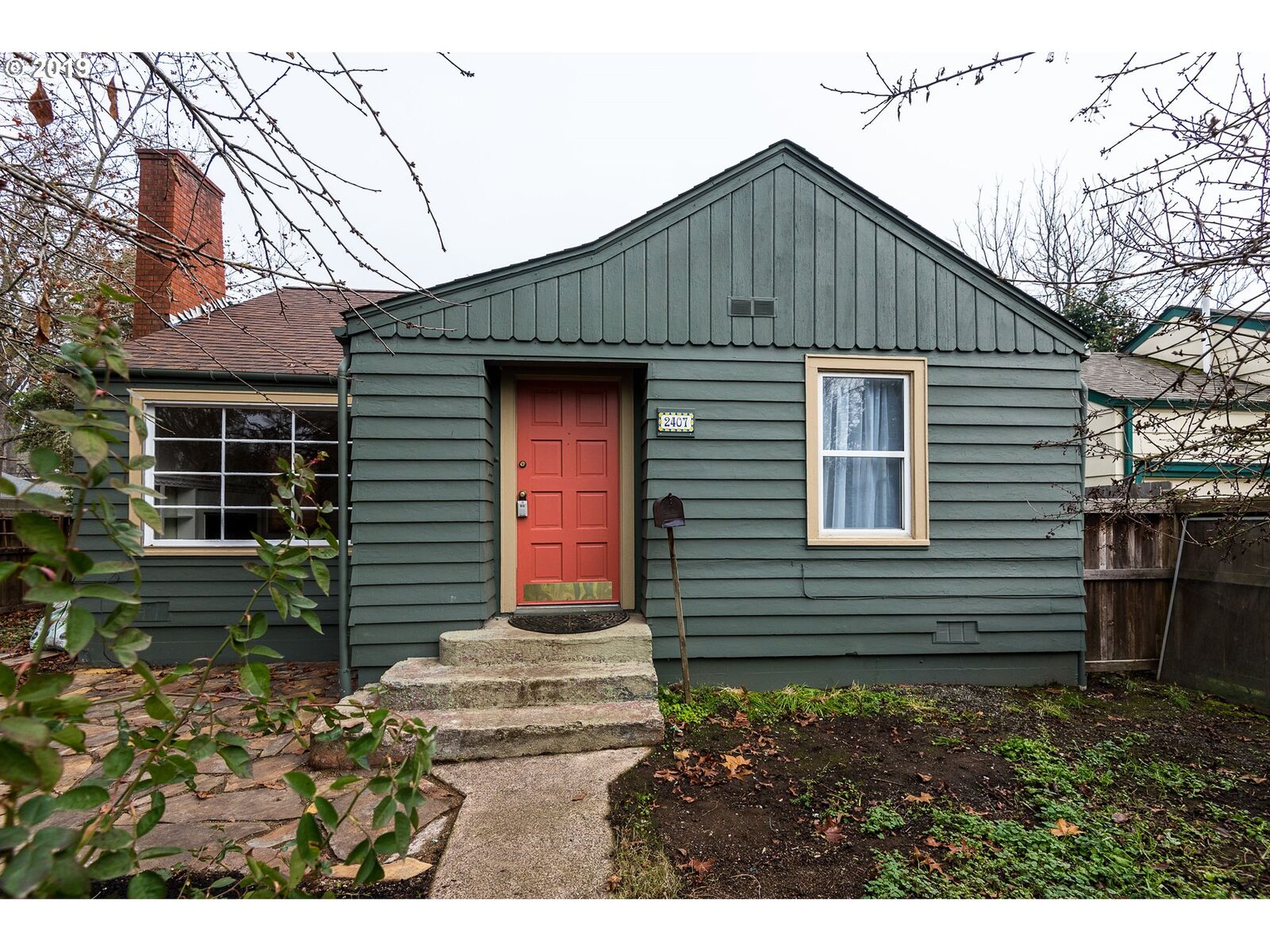 Property Photo:  2407 University St  OR 97403 