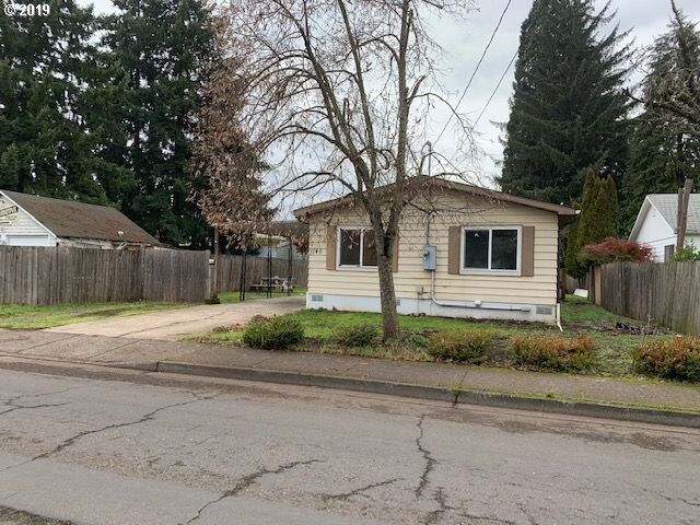 Property Photo: 140 35th St OR 97478