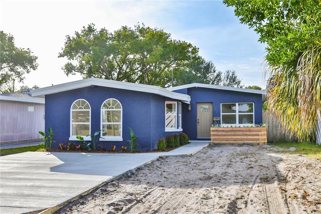 Property Photo:  6928 40th Avenue N  FL 33709 