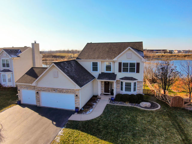 Property Photo: 580 Lake Plumleigh Way IL 60102