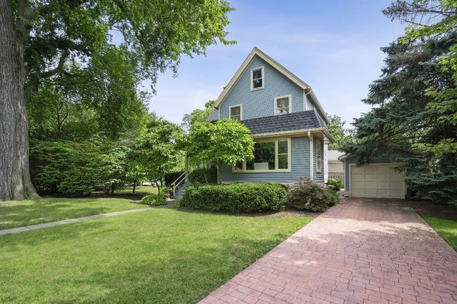 Property Photo: 213 Woodside Road IL 60546