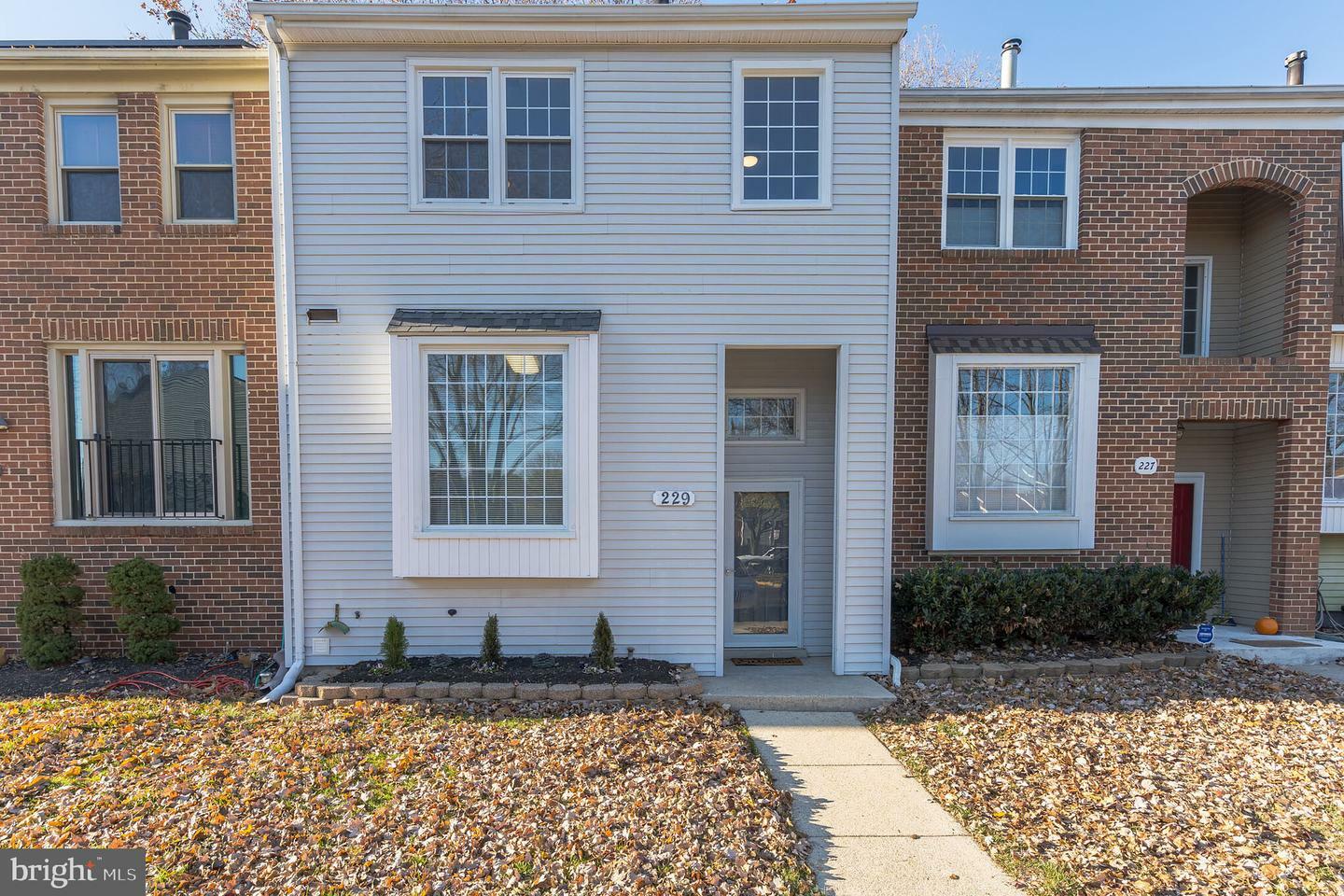 Property Photo:  229 Castleton Place  MD 20774 