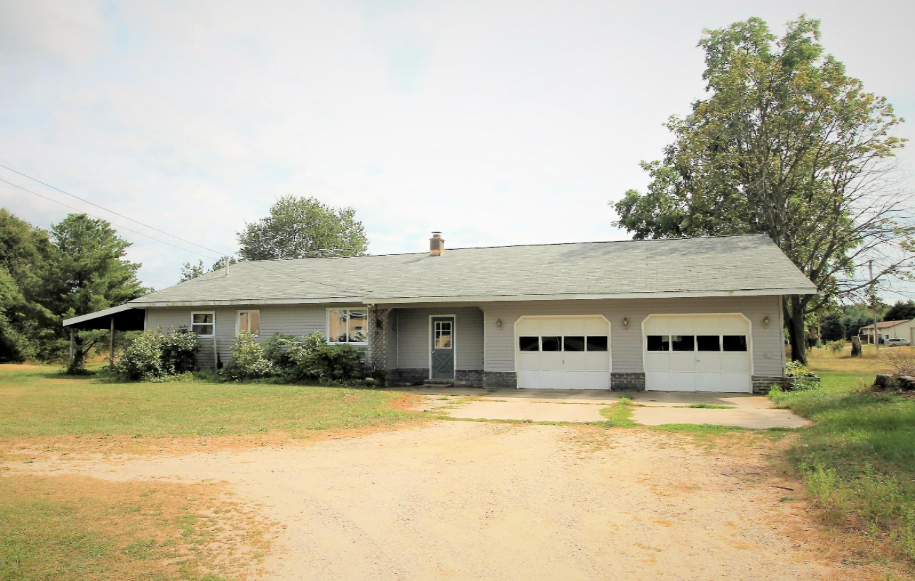 Property Photo: 221 Sidney Street MI 48884