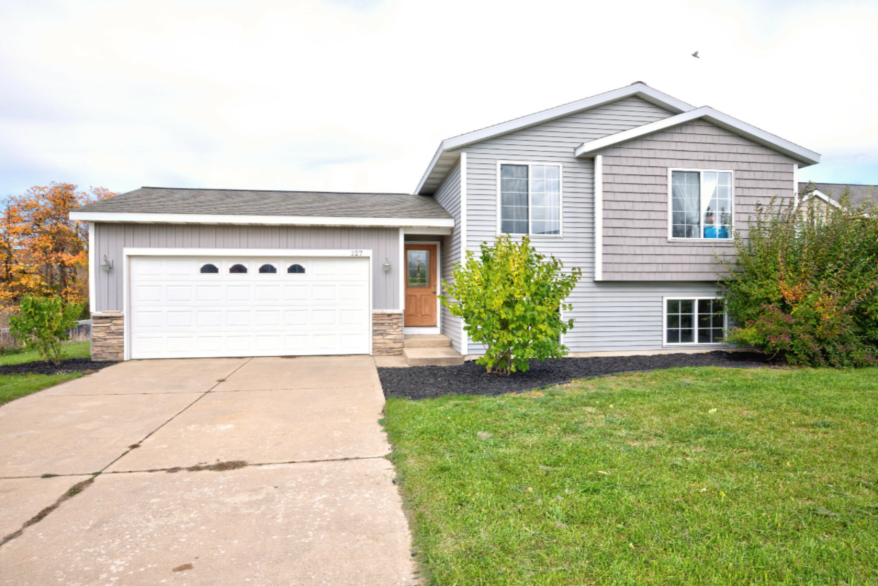 127 Blue Grass Lane  Holland MI 49424 photo