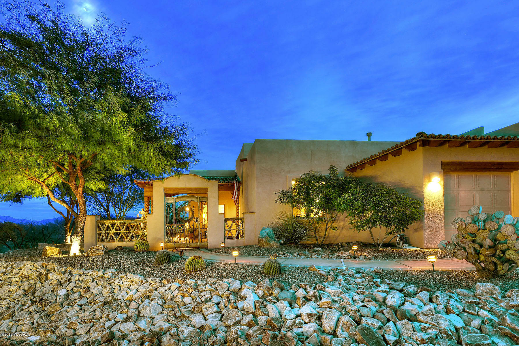 Property Photo:  1107 W Placita Quieta  AZ 85622 