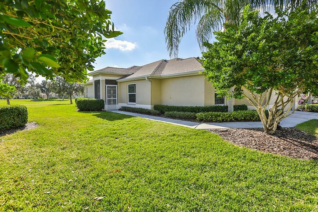 Property Photo:  2224 Worthington Greens Drive  FL 33573 