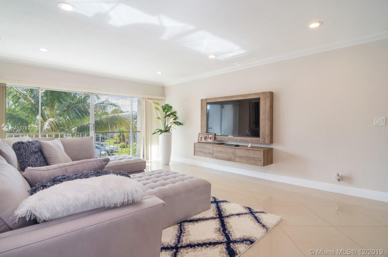 Property Photo: 6704 Brookline Dr 6704 FL 33015