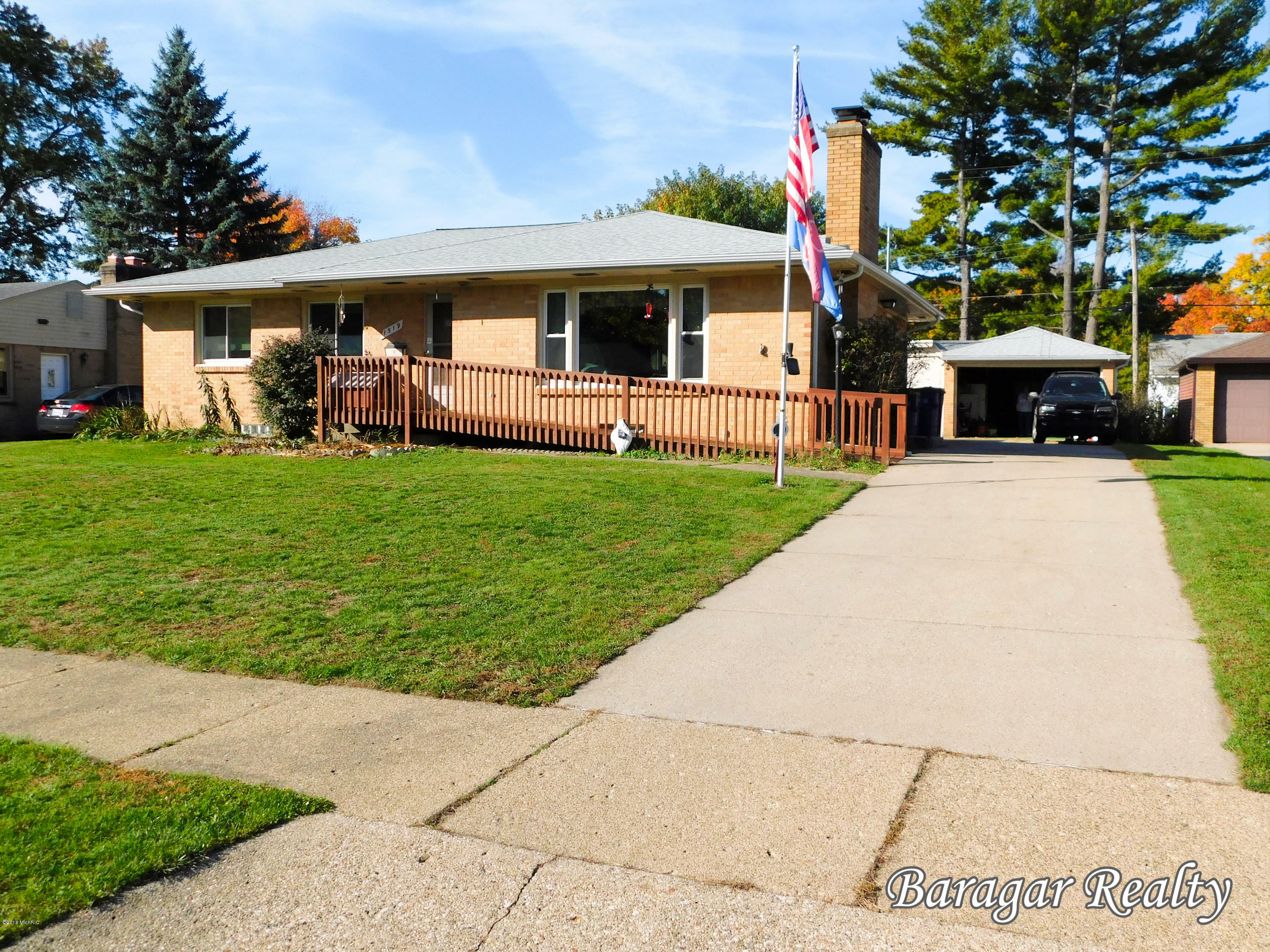 Property Photo:  1519 NE Mayfield Avenue NE  MI 49505 