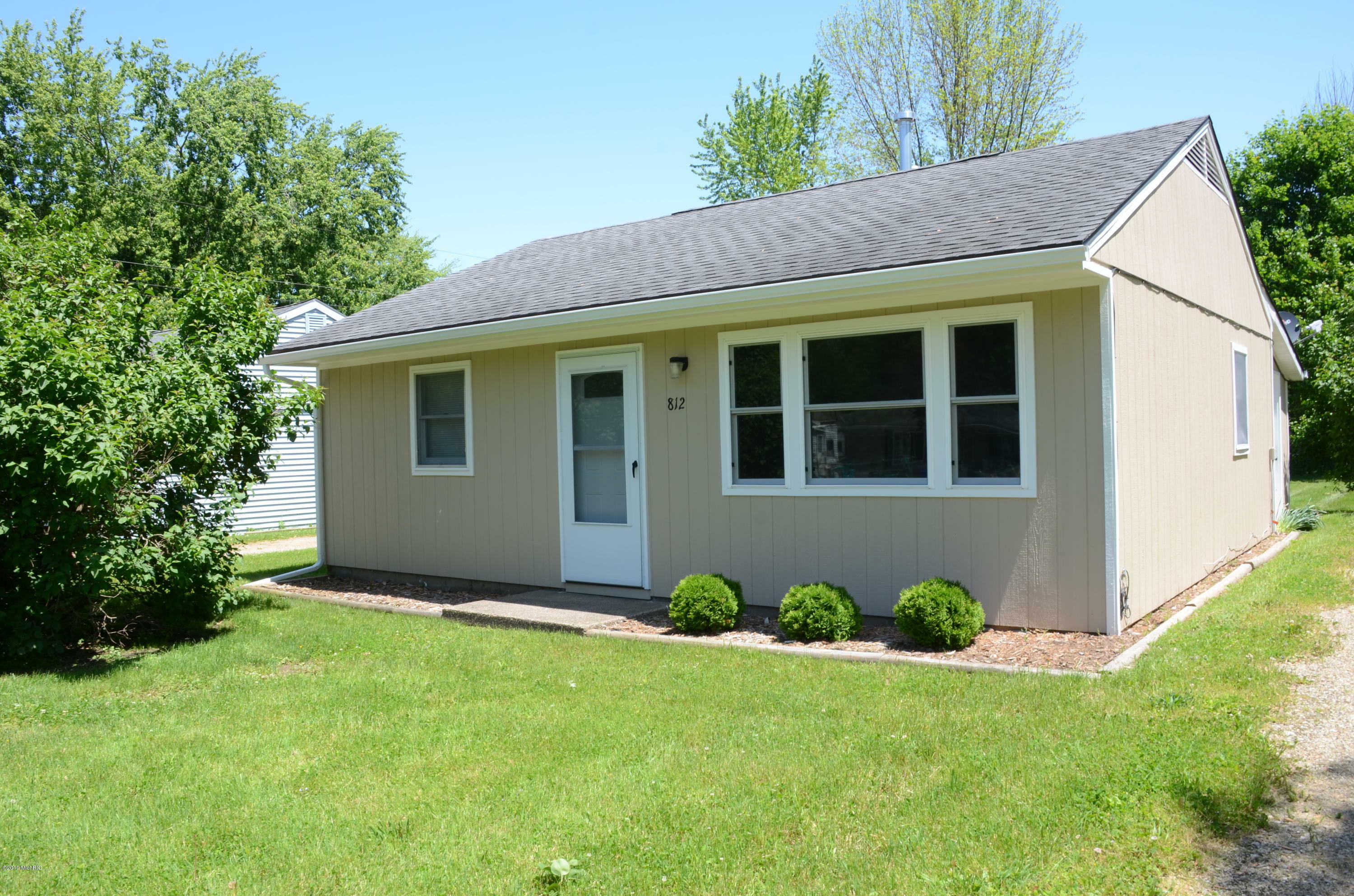 Property Photo:  812 S Prospect Court  MI 49098 