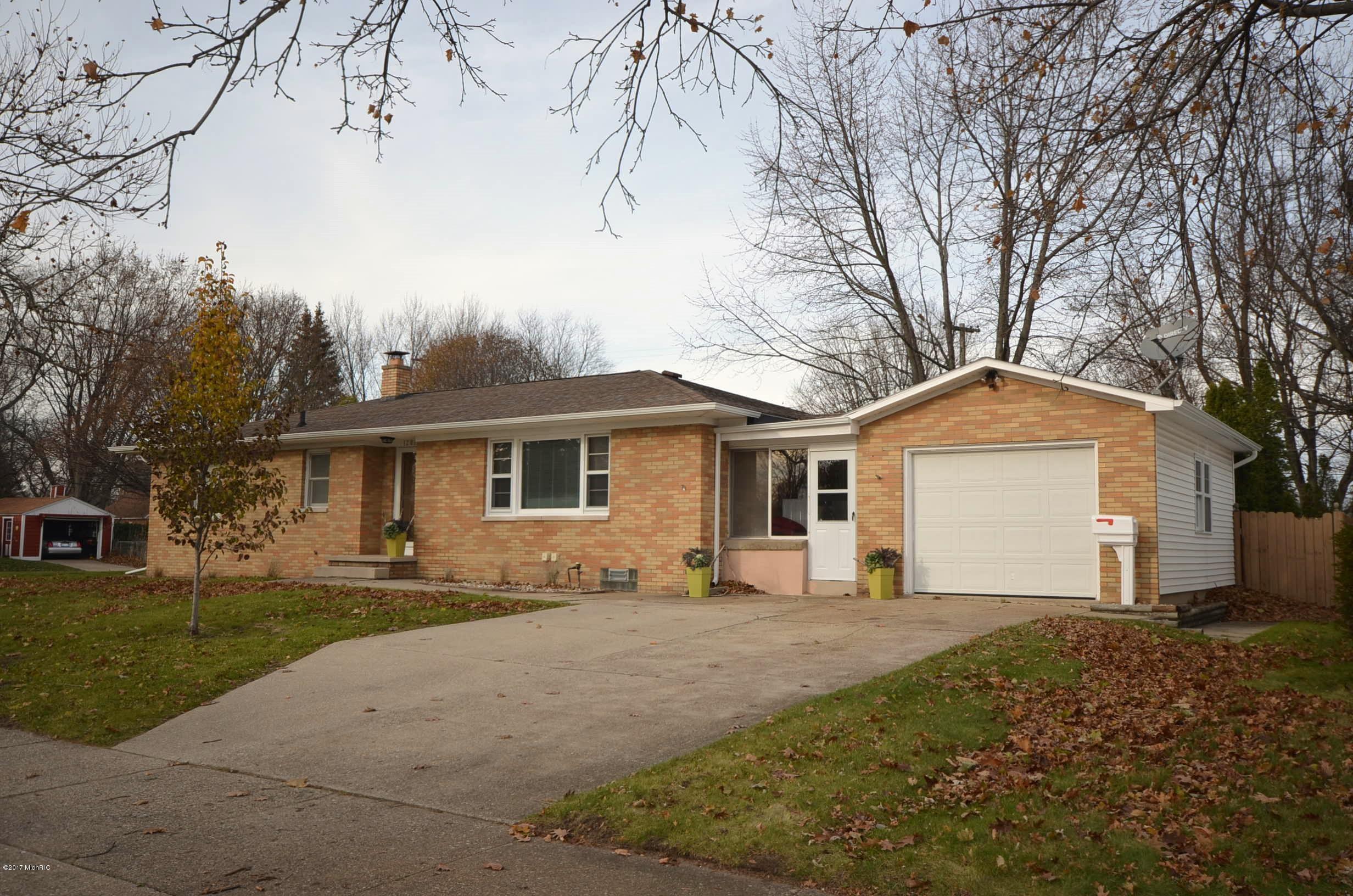 Property Photo: 1201 Woodlawn Avenue MI 49417