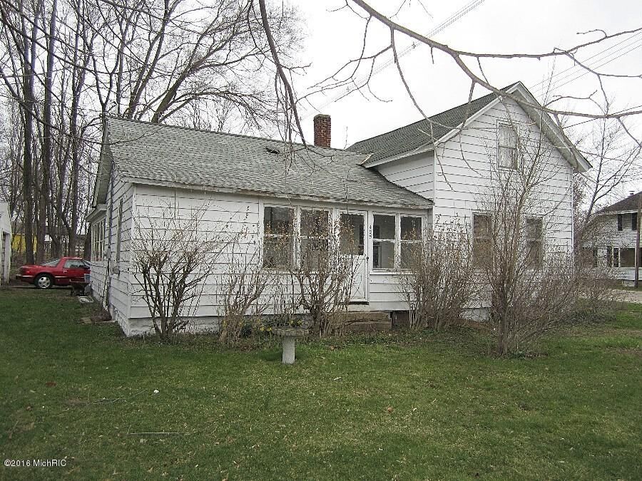 Property Photo:  425 Howard Avenue  MI 49424 