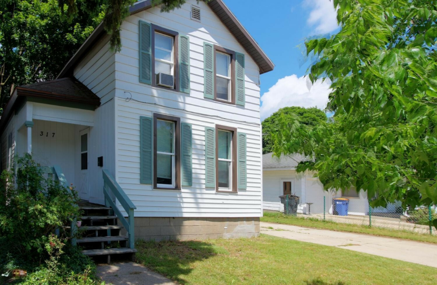 Property Photo:  317 Carrier Street NE  MI 49505 