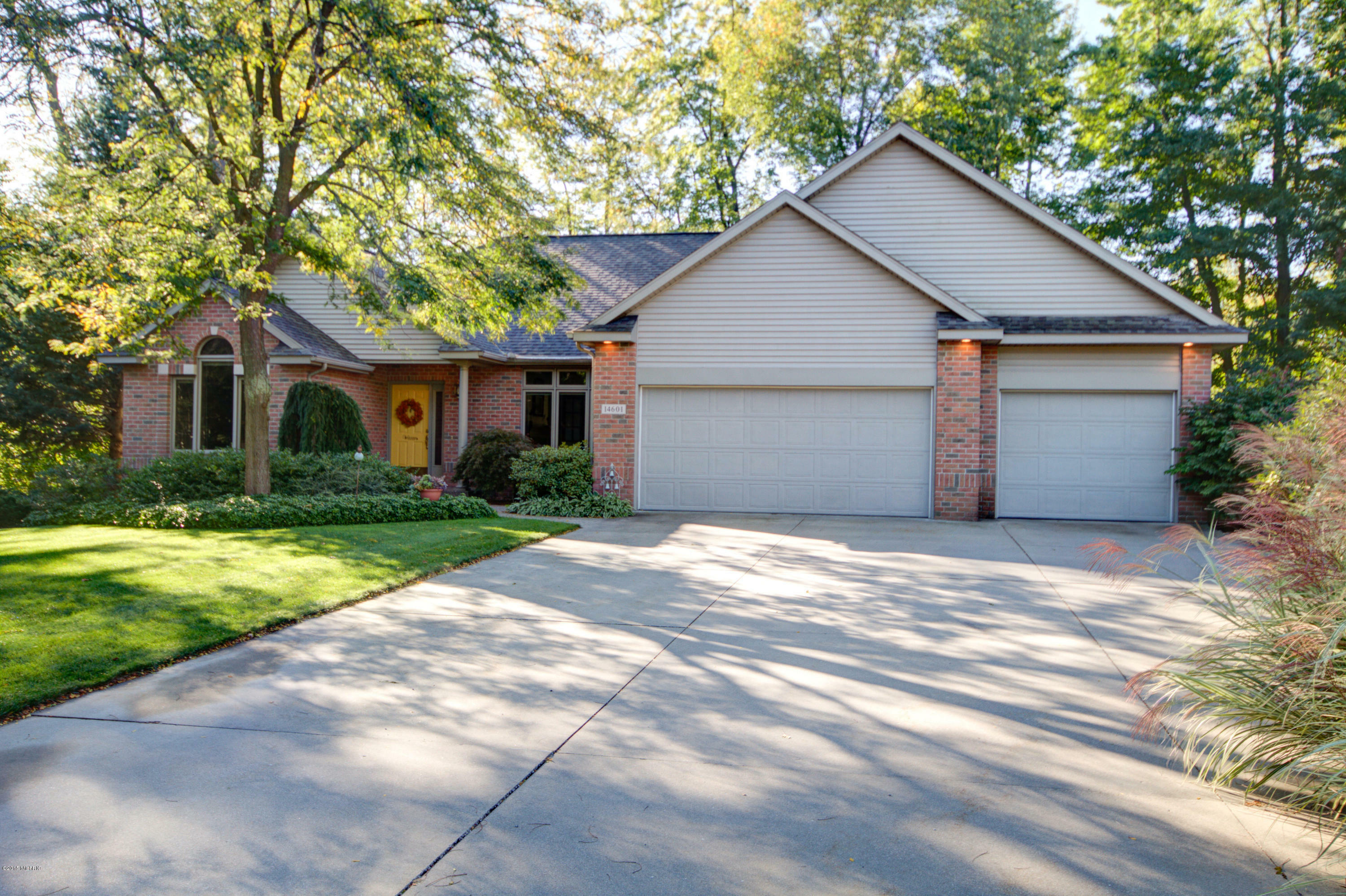 Property Photo: 14601 Creek Edge Drive MI 49424