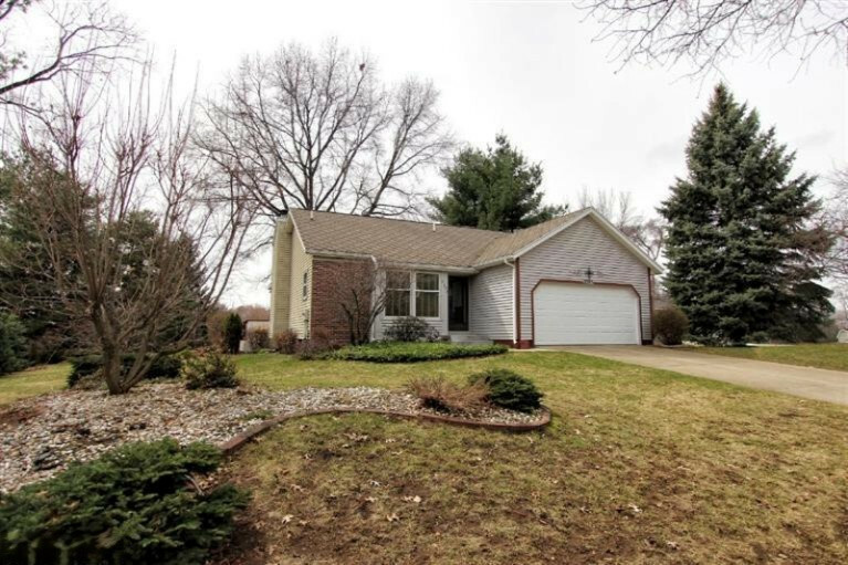 Property Photo:  2395 Meadowglen Drive NE  MI 49505 