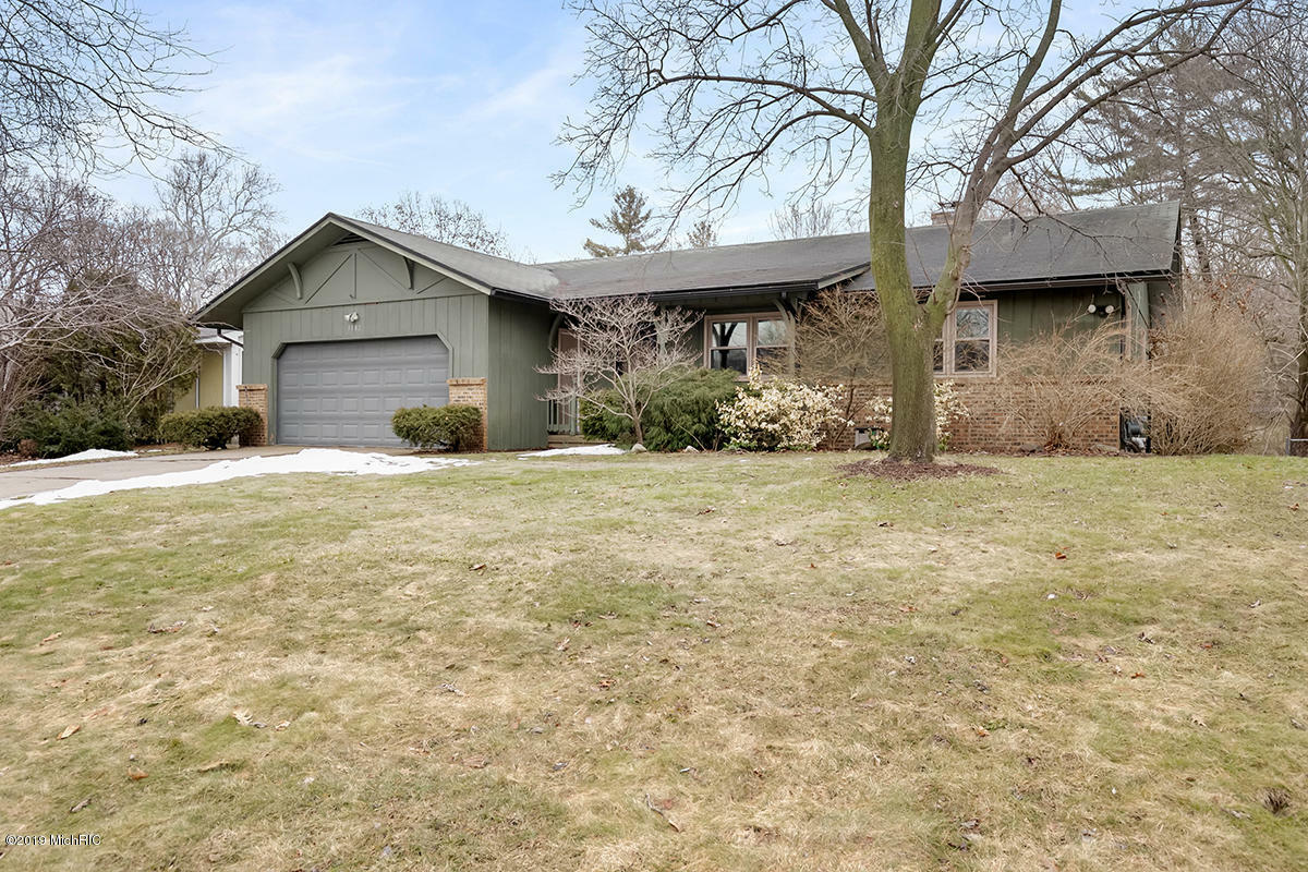 Property Photo:  5582 Greenboro Drive SE  MI 49508 