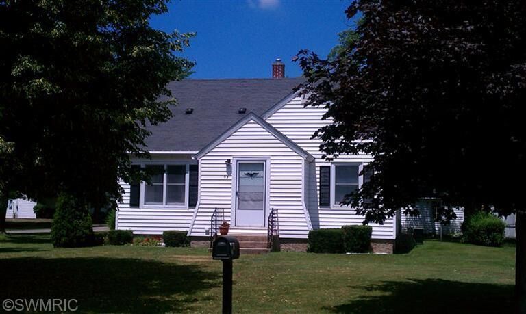 Property Photo:  65 E 35th Street  MI 49423 
