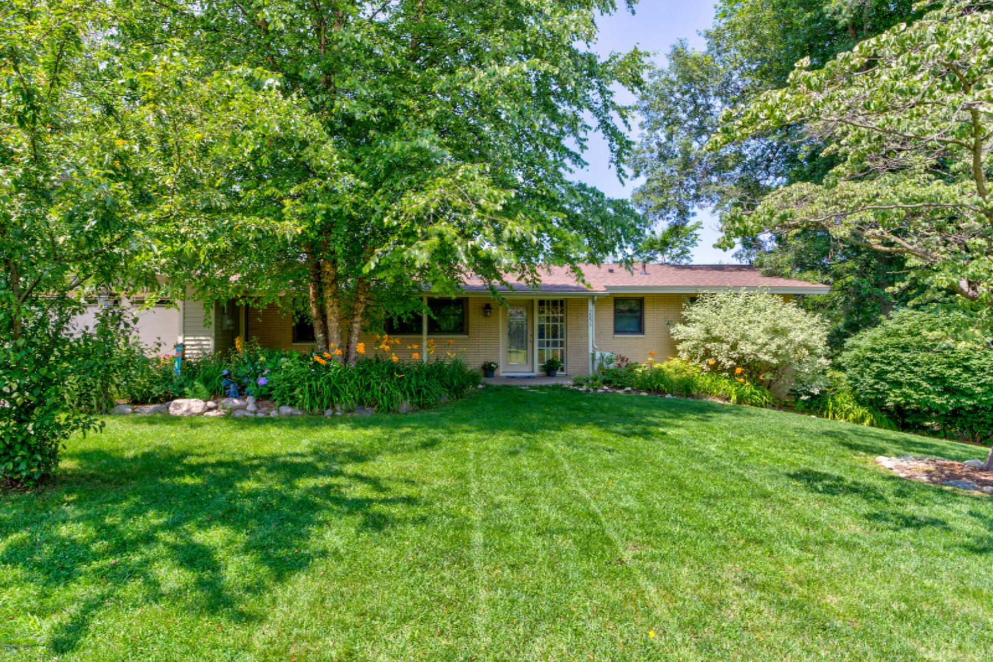 Property Photo: 2653 Frances Avenue MI 49424