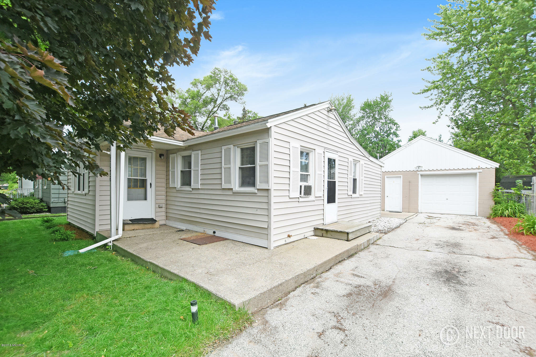 Property Photo:  1136 Wilson Court  MI 49441 