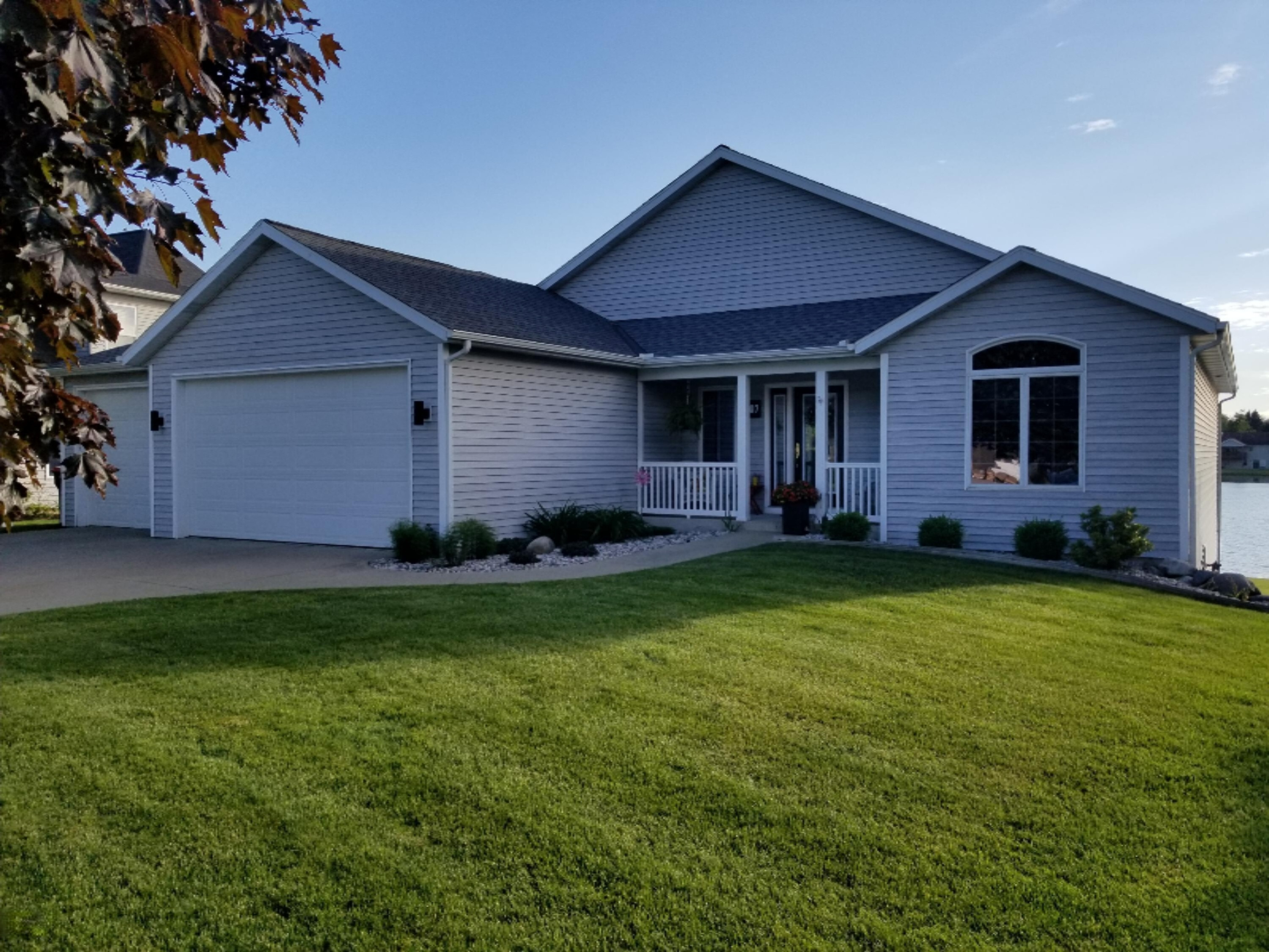 Property Photo: 3107 Crestbrooke Drive MI 49464