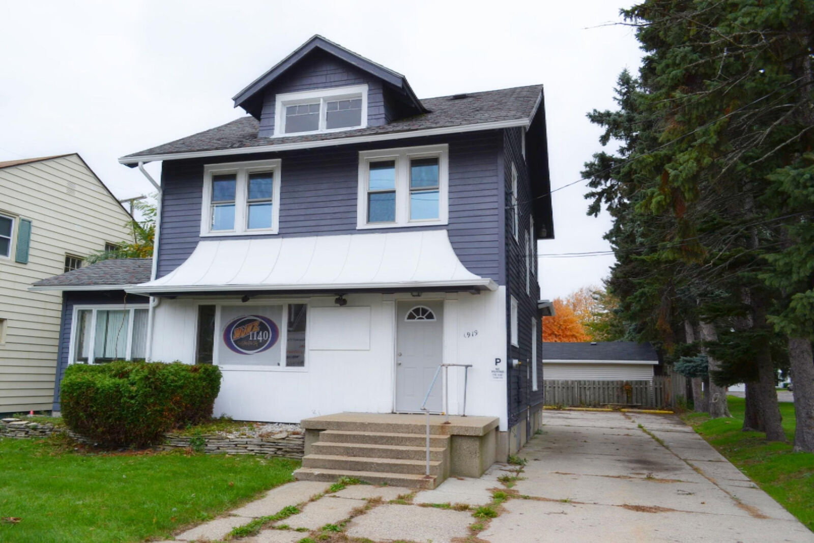 Property Photo:  1919 Eastern Avenue SE  MI 49507 
