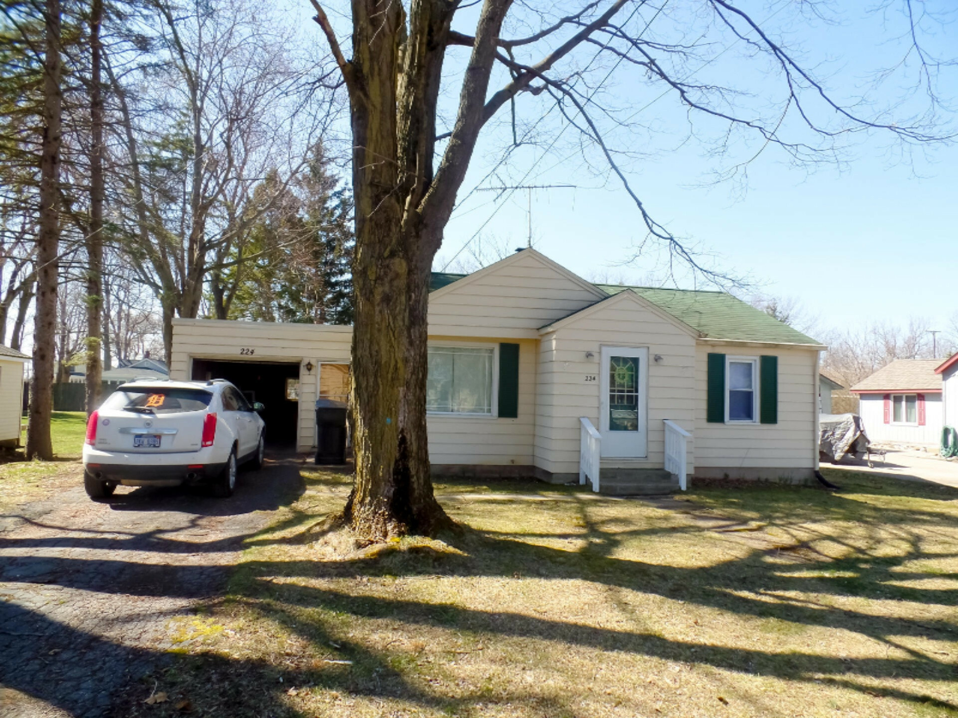 Property Photo:  224 S Sherman Street  MI 48884 