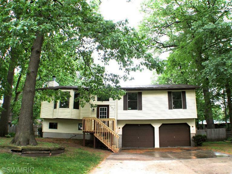 Property Photo:  402 Hayes Street  MI 49424 