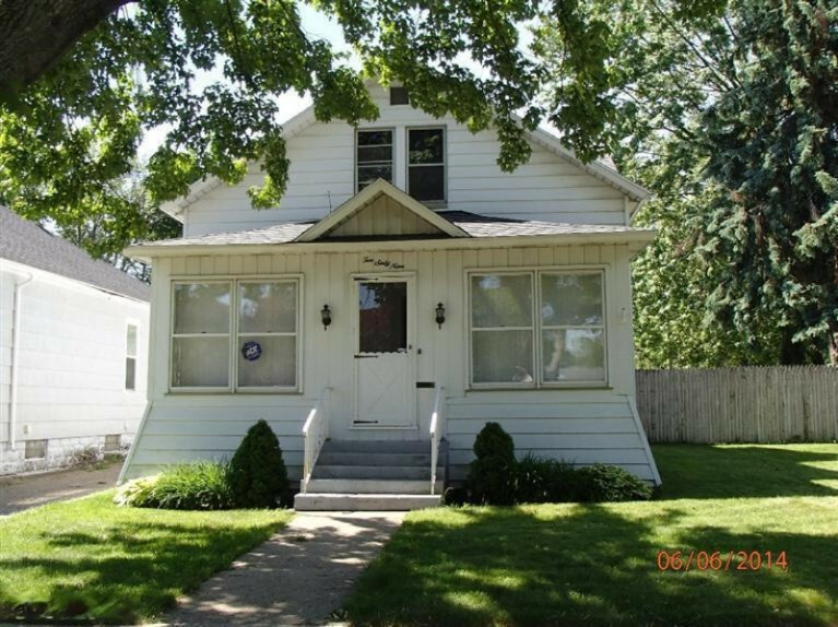 Property Photo:  1069 W Southern Avenue  MI 49441 